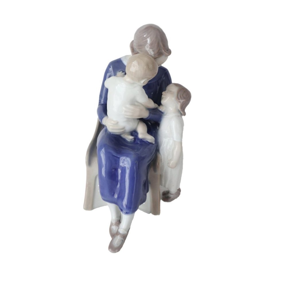 Vintage Bing and Grondahl  B&G Kjøbenhavn Denmark Mother And Children  2262S - Picture 5 of 7